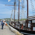 Voilier français au quai de Cap-aux-Meules