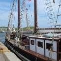 Voilier français au quai de Cap-aux-Meules