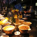 Diner dans un grand buffet