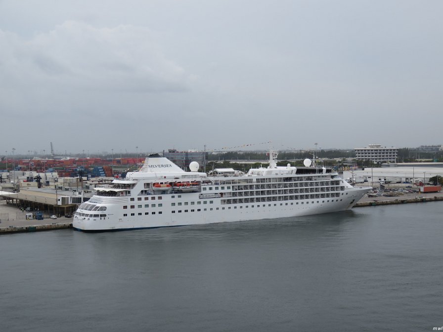 Le Zuiderdam dans le port de Fort Lauderdale