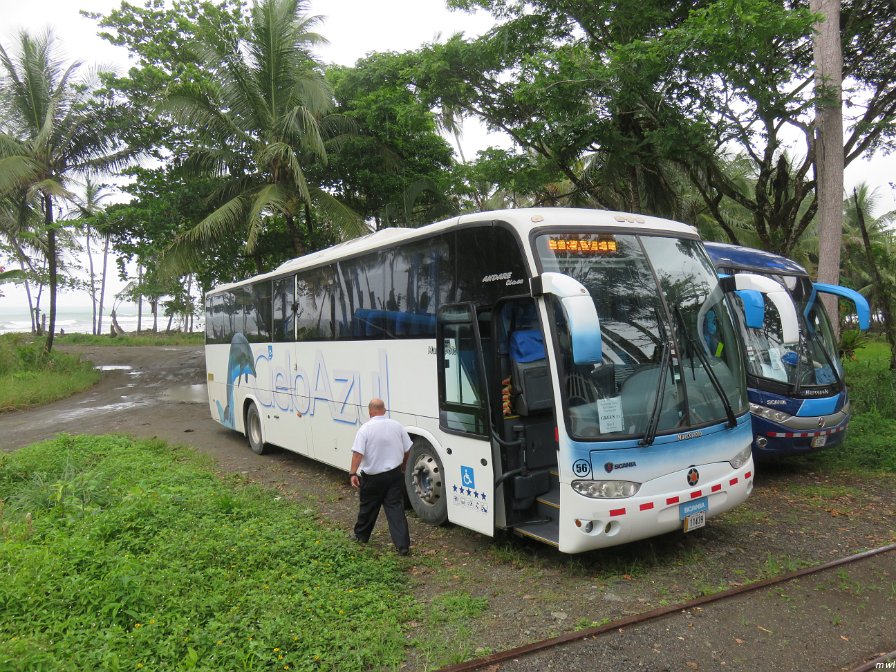 En bus vers notre bateau de rivière