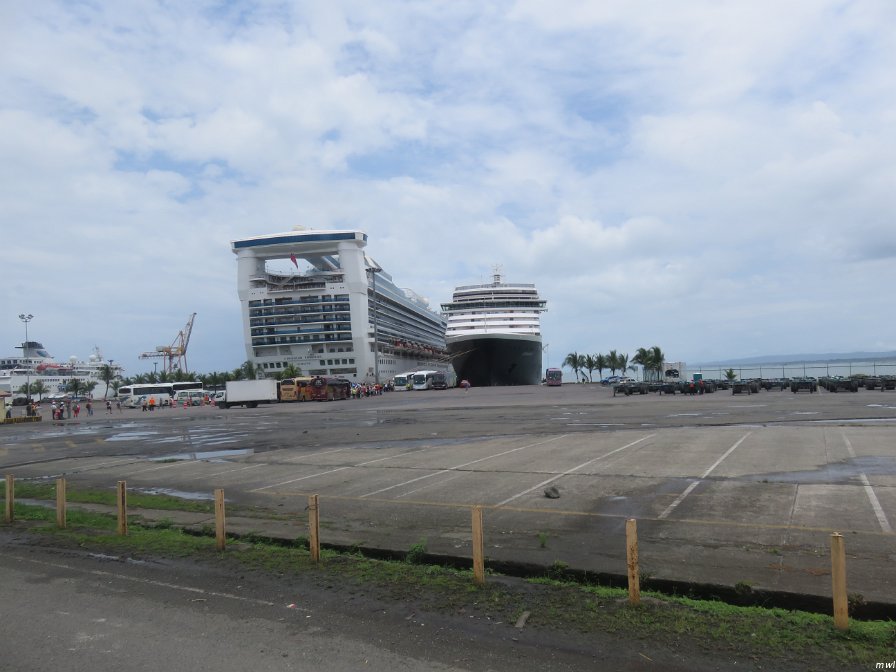 Le Caribbean Princess à côté de notre Zeiderdam