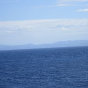 Ici on passe entre Cuba et Haïti - la côte haïtienne