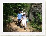 2005:05:19 17:05:49 - Descente vers le monastre avec nos amis de voyage