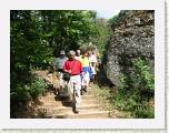 2005:05:19 17:06:22 - Descente vers le monastre avec nos amis de voyage