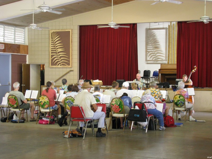 À l'arrière de l'hôtel