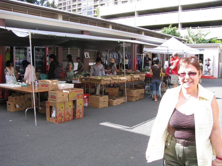 À l'arrière de l'hôtel